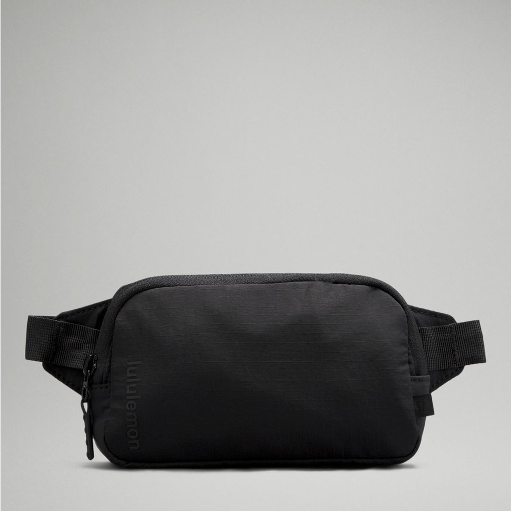 Mini Lululemon belt bag